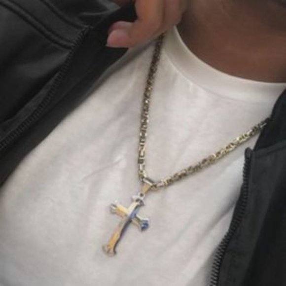 NEW Men’s Silver or Gold/Silver Cross Necklace - Picture 3 of 8